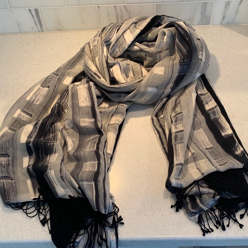 Elegant Black and Gray Scarf